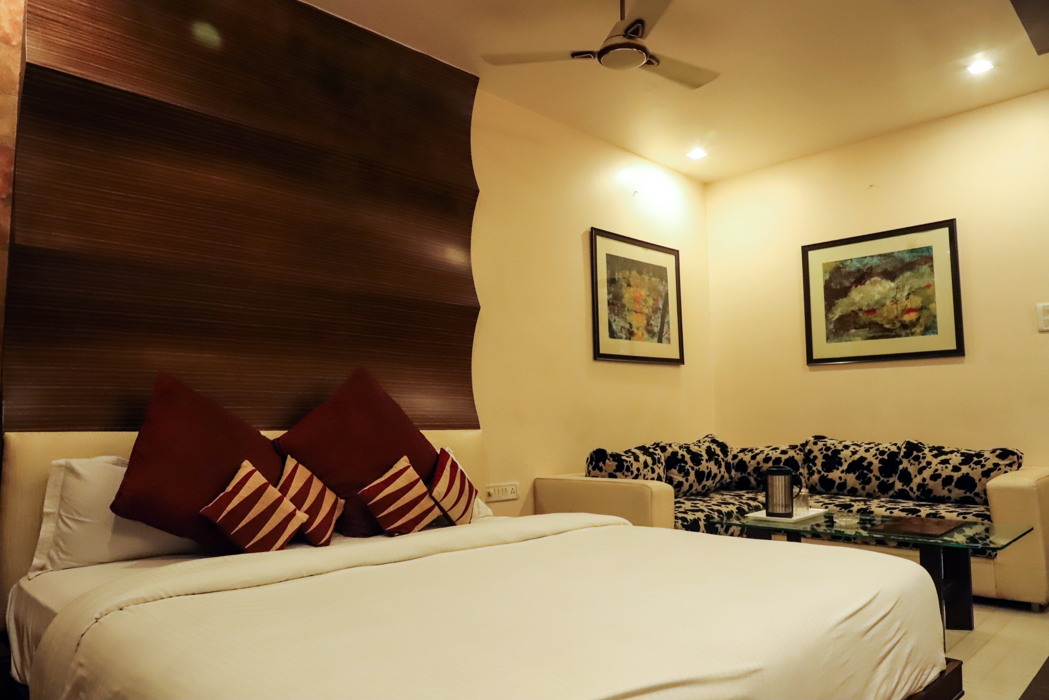 Hotel Vijan Palace - Tap to explore photos