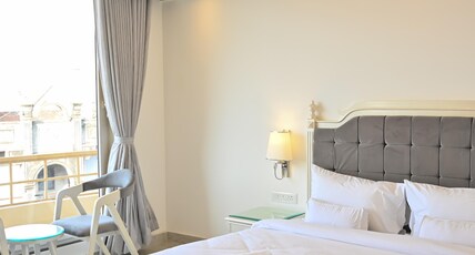 PEARL COURTYARD Room Type - EXECUTIVE DOUBLE WITH BALCONY