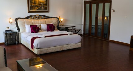 White Pearl Suites by Rosetum Room Type - Queen Suite