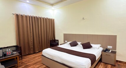 Hotel Padmini International Room Type - Deluxe Room