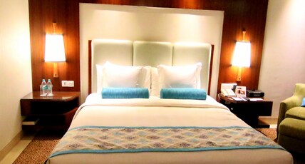 Crowne Plaza Hotel New Delhi Okhla by IHG Room Type - Standard Room, Bathtub Crowne Plaza Hotel New Delhi Okhla by IHG Room Type - Standard Room, Bathtub