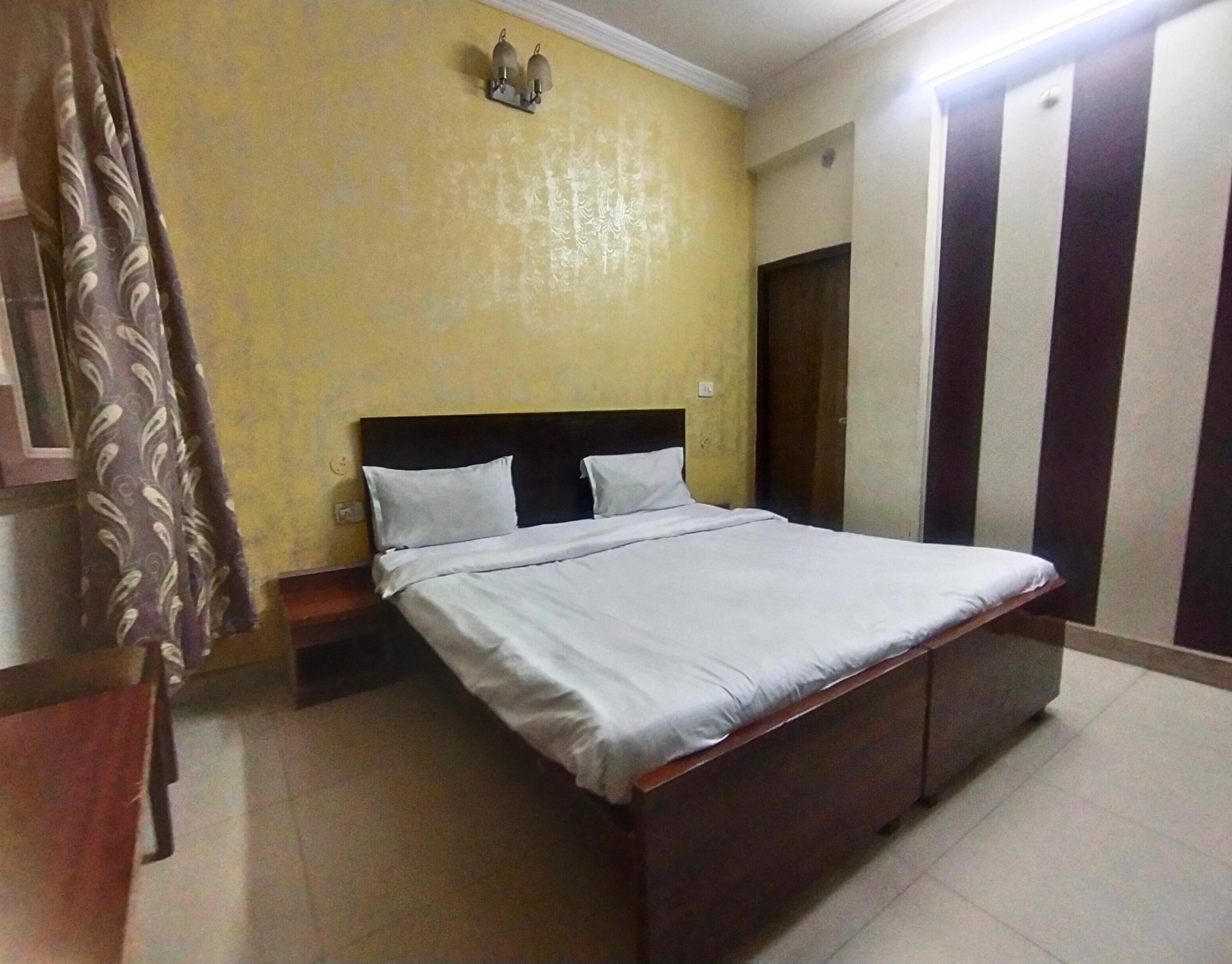 Hotel Saket Regency Lucknow Room Type - Luxury AC Room