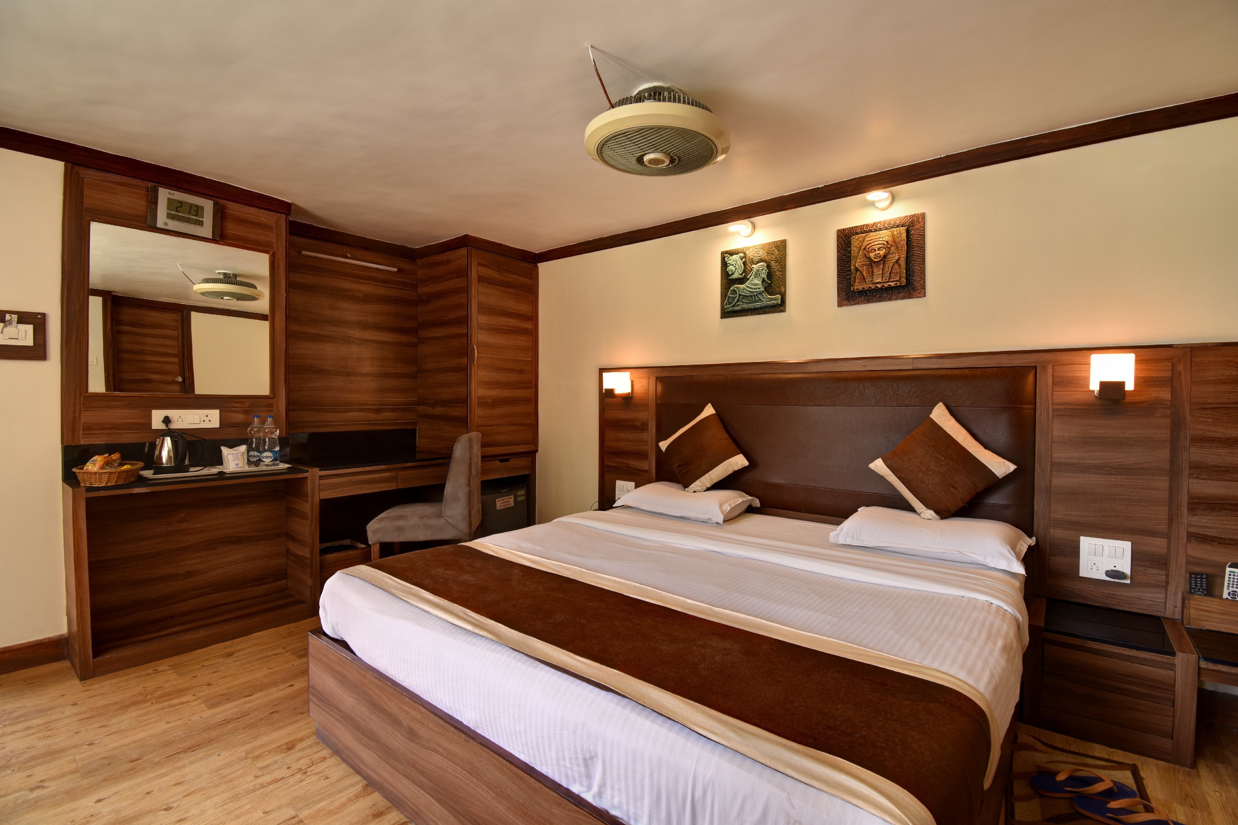 Hotel Lake Palace Room Type - Deluxe Room