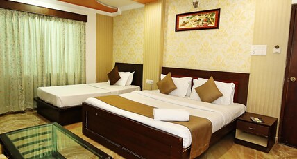 FLORENCE CONTINENTAL HOTEL Room Type - Family Triple Bed AC Room