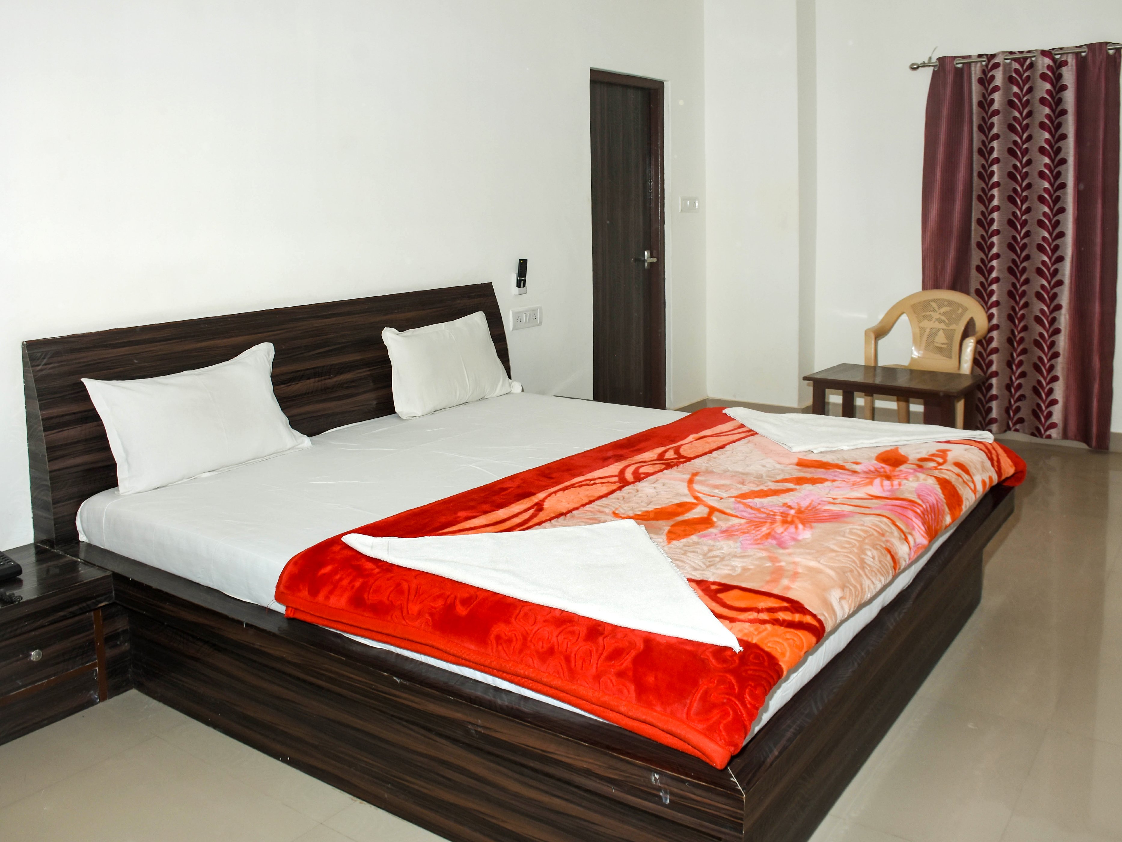 Hotel Suman Palace - Tap to explore photos