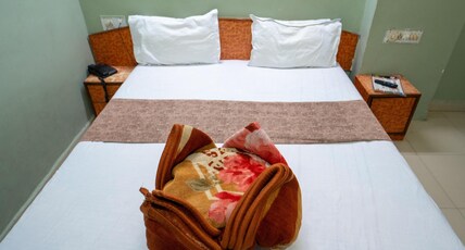 Hotel Siddhi Vinayak Room Type - DELUX ROOM