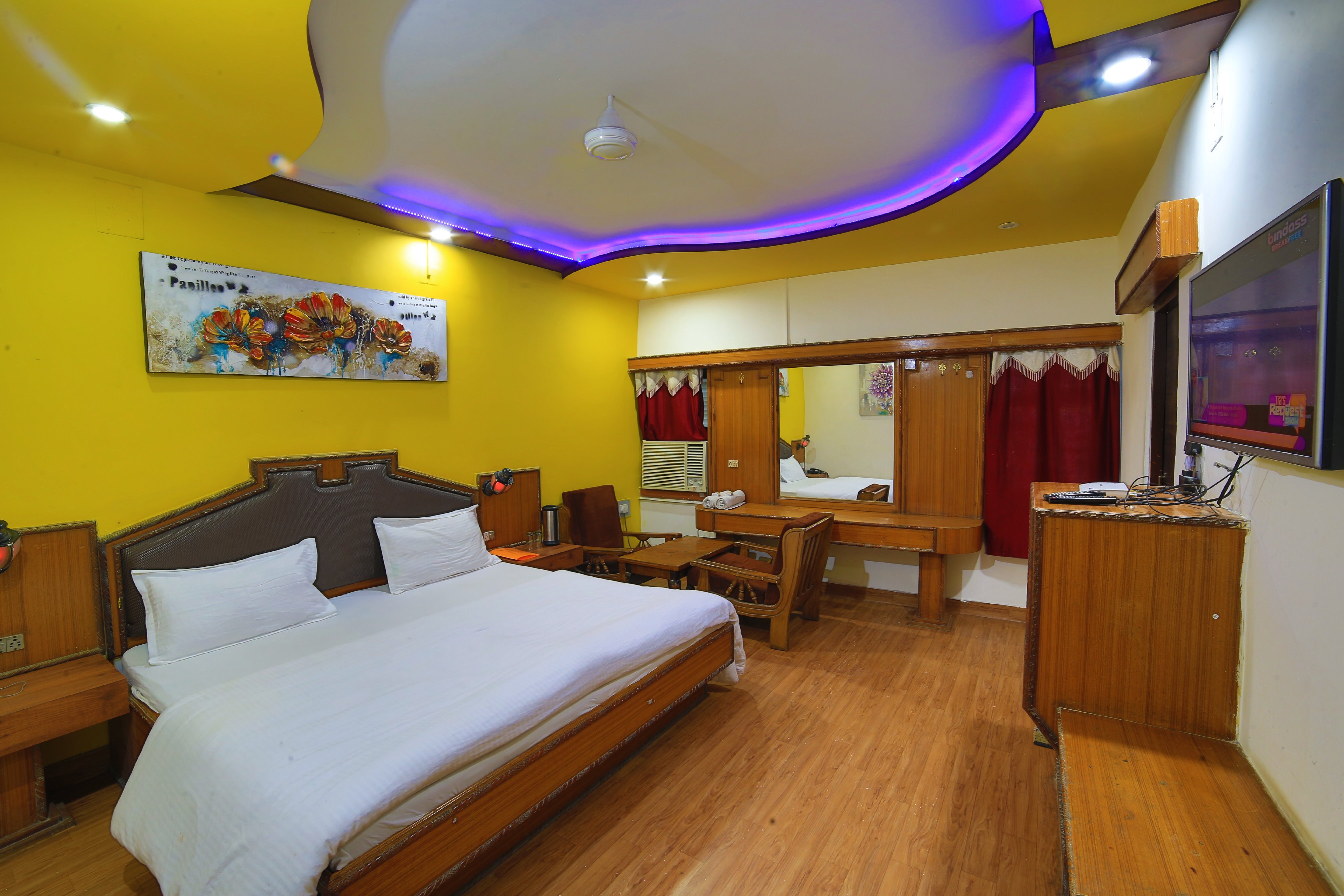 Hotel Mamta Palace - 500 Meters from Nakki Lake Mount Abu - Tap to explore photos