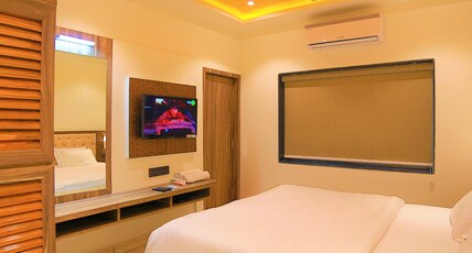 Hotel Mamta Palace - 500 Meters from Nakki Lake Mount Abu Room Type - Couple Deluxe AC Hotel Mamta Palace - 500 Meters from Nakki Lake Mount Abu Room Type - Couple Deluxe AC