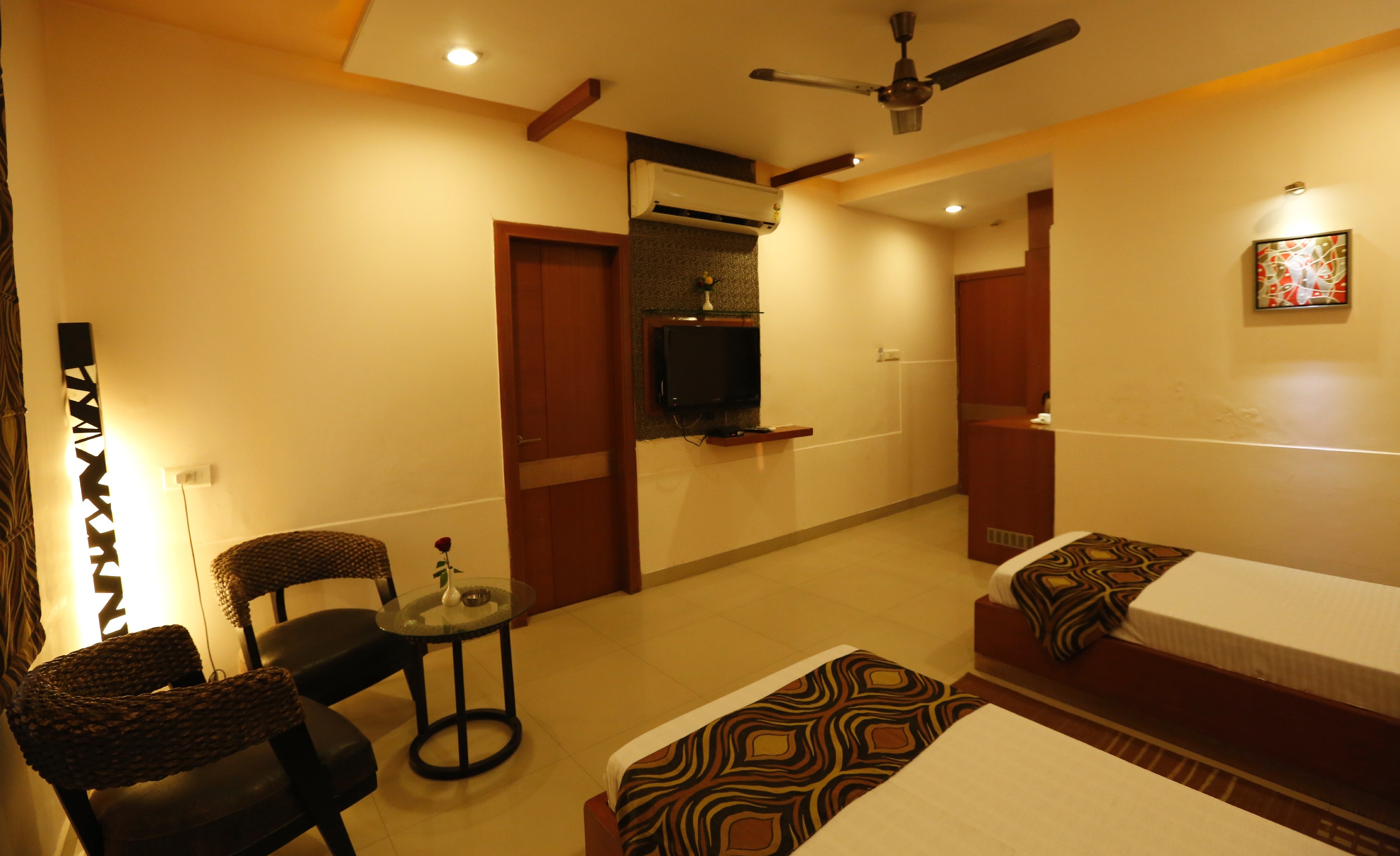 Hotel Data Inn - Tap to explore photos