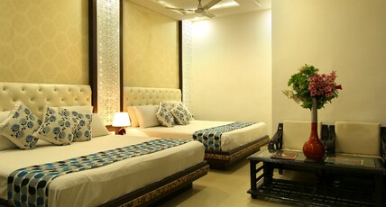 Hotel Riya Palace - Idgah Railway Station Agra Room Type - Premium Family Room With Bath Tub Hotel Riya Palace - Idgah Railway Station Agra Room Type - Premium Family Room With Bath Tub