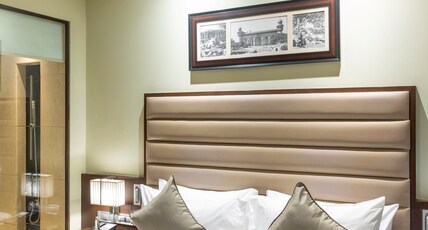 Vivanta Hyderabad, Begumpet Room Type - Deluxe Room King Bed