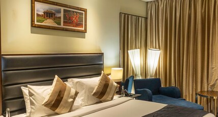 Vivanta Hyderabad, Begumpet Room Type - Premium Room King Bed with Bathtub