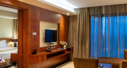 Vivanta Hyderabad, Begumpet Room Type - Deluxe Suite King Bed with Bathtub Vivanta Hyderabad, Begumpet Room Type - Deluxe Suite King Bed with Bathtub