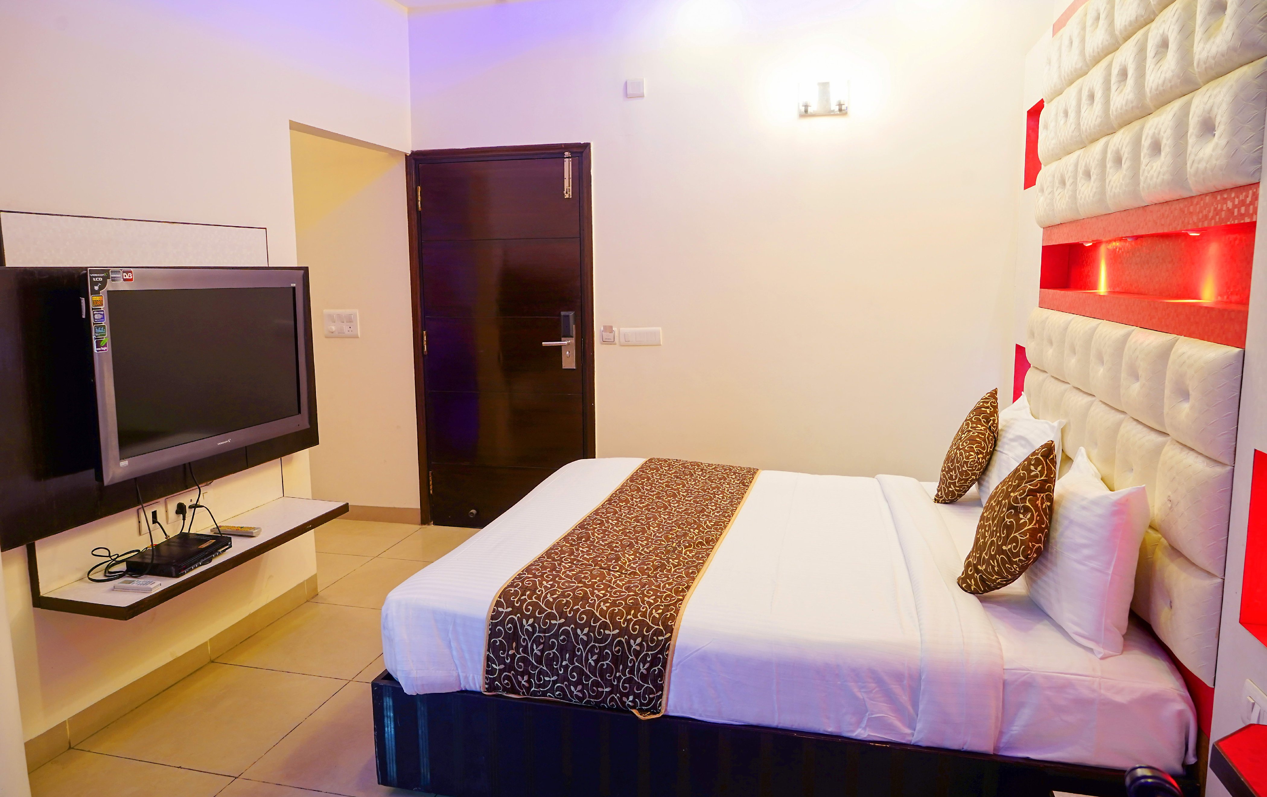 Hotel Mahal Room Type - Elite Room With Luxury Interior