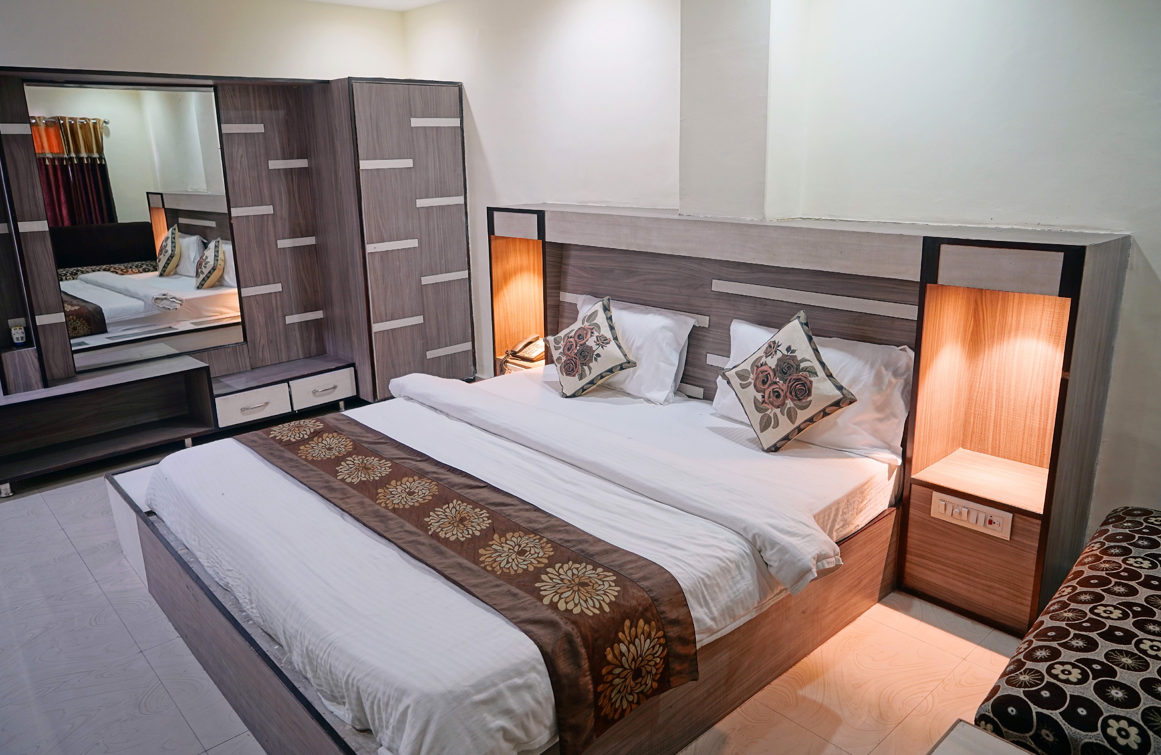 Hotel Vikrant Room Type - Super Deluxe Room