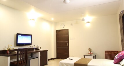 Hotel Meera Room Type - Premium Room
