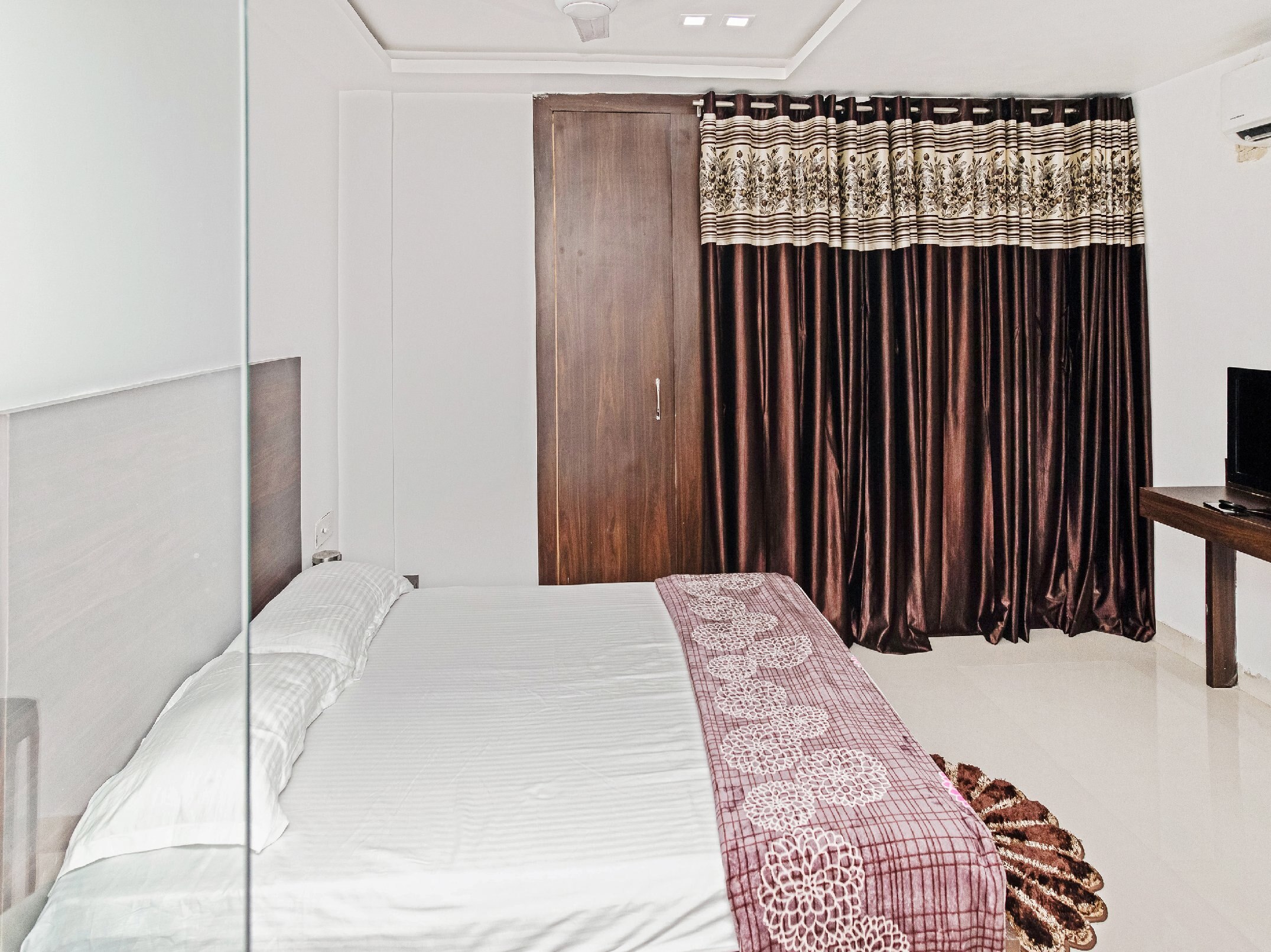 Hotel Udaydeep - Tap to explore photos