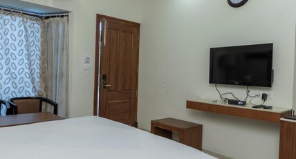 Hotel Mohan Continental Room Type - Executive Room with Balcony and Garden View