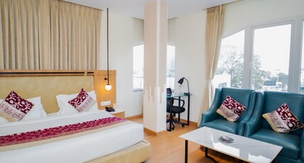 NEW HOTEL BROADWAY Room Type - Club Royal Room