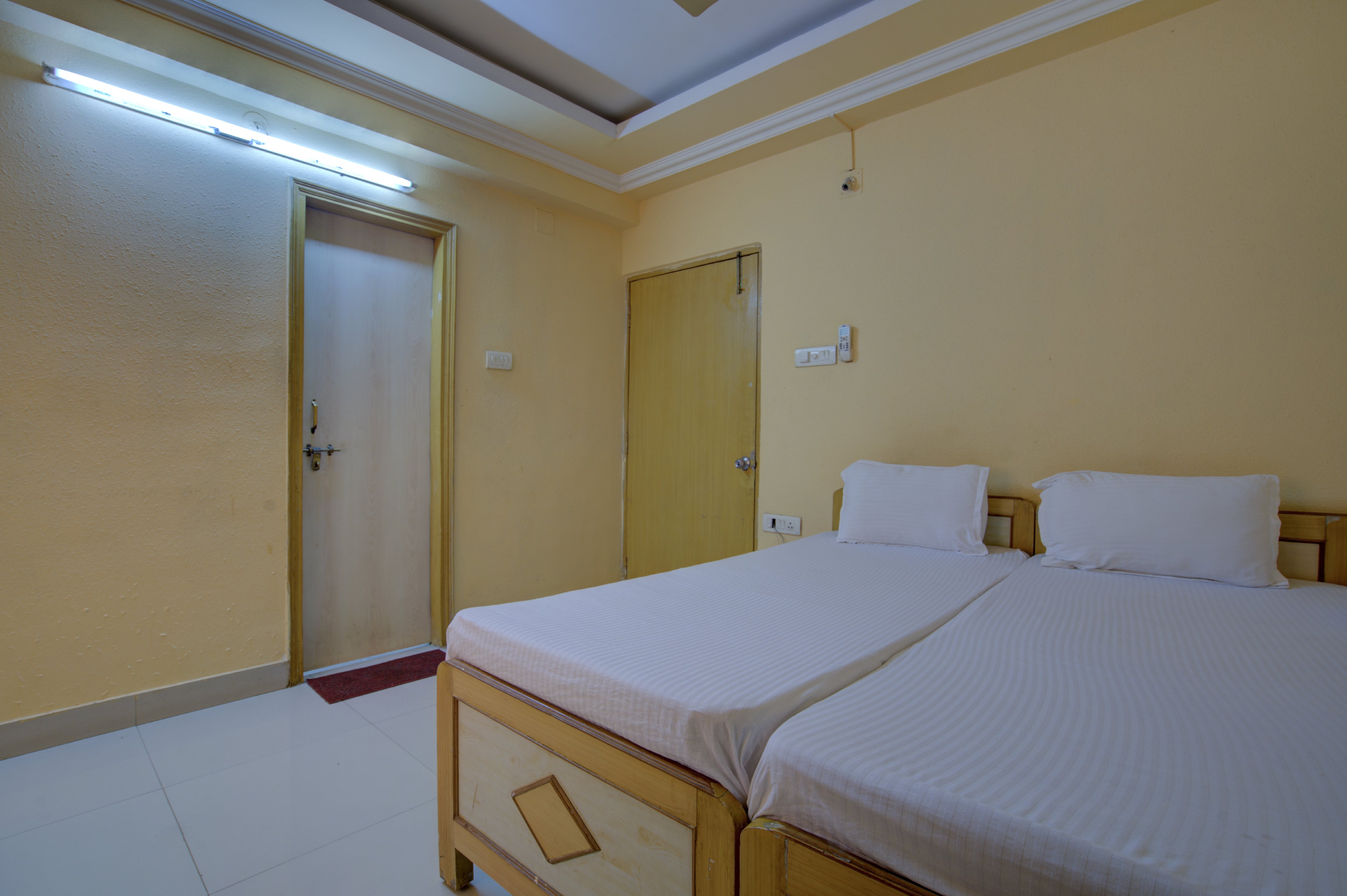 Hotel Rajdhani Plaza - Tap to explore photos