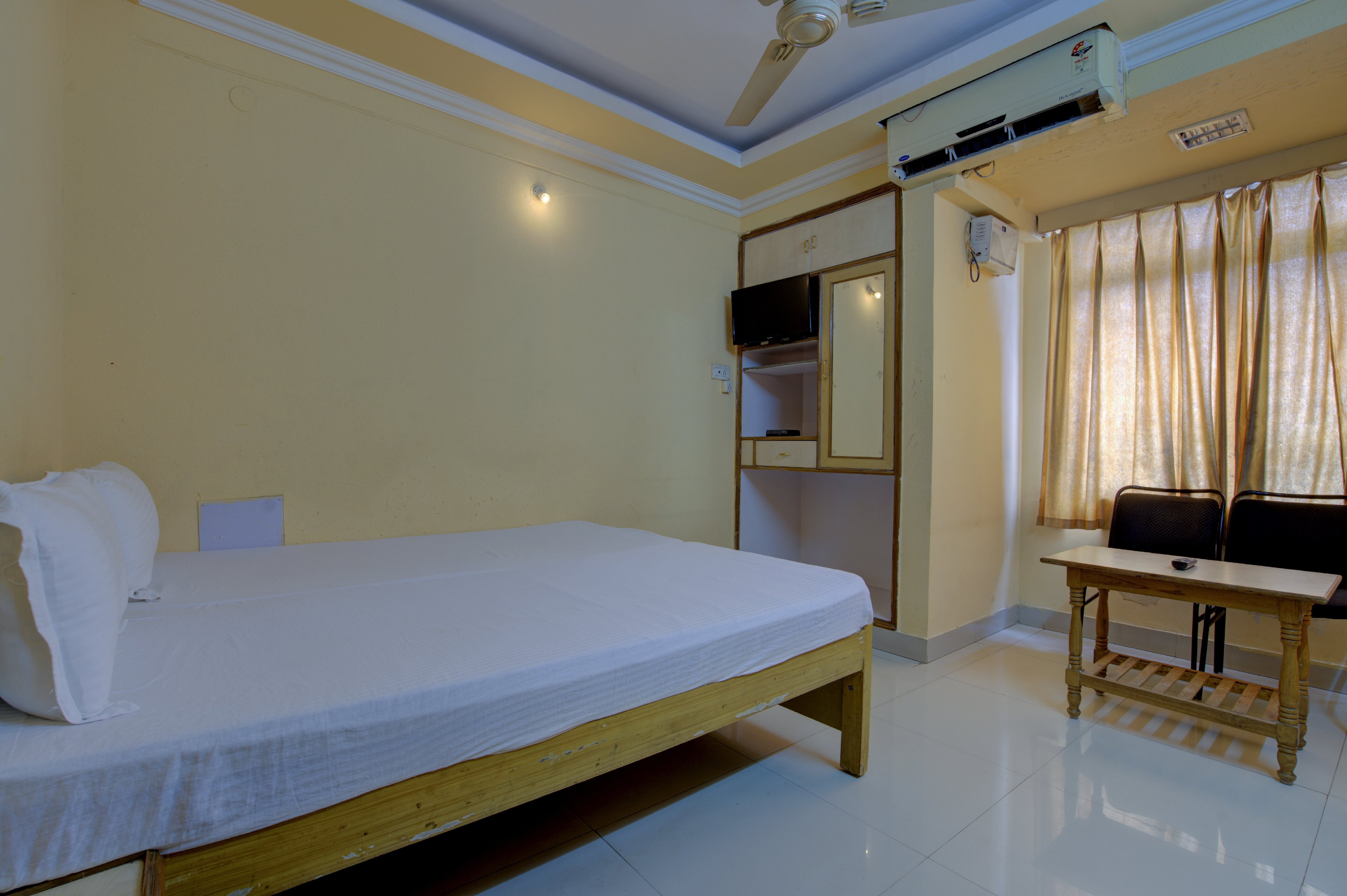 Hotel Rajdhani Plaza - Tap to explore photos