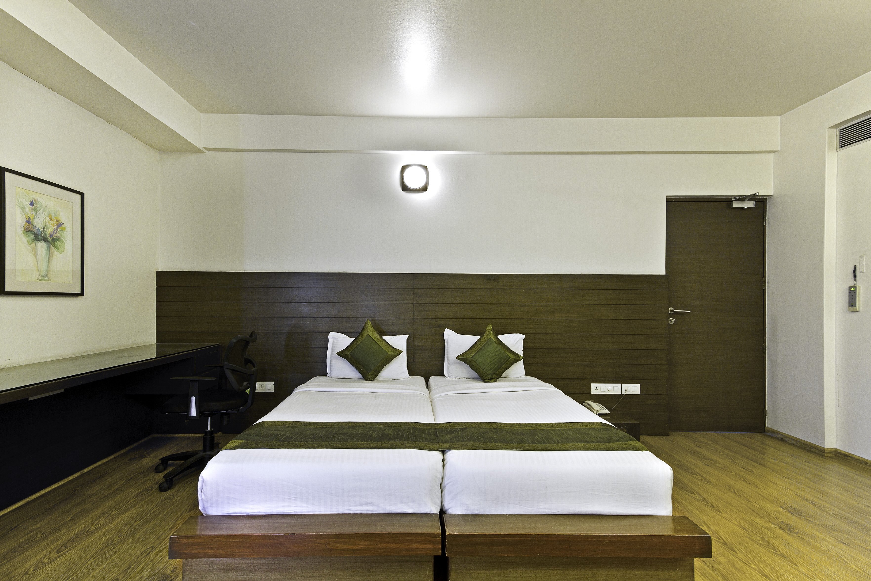 CORPORATE STAY - Tap to explore photos