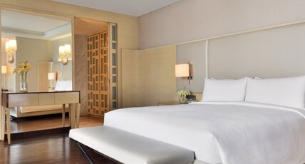 JW Marriott Chandigarh Room Type - Luxury Suite with Bathtub