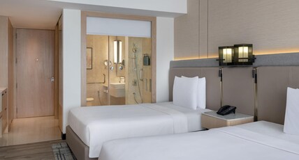 Courtyard by Marriott Mumbai International Airport Room Type - Executive Twin Room