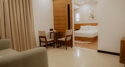Centurion Bliss Inn Hotel Room Type - Luxury Room with Small Bathtub