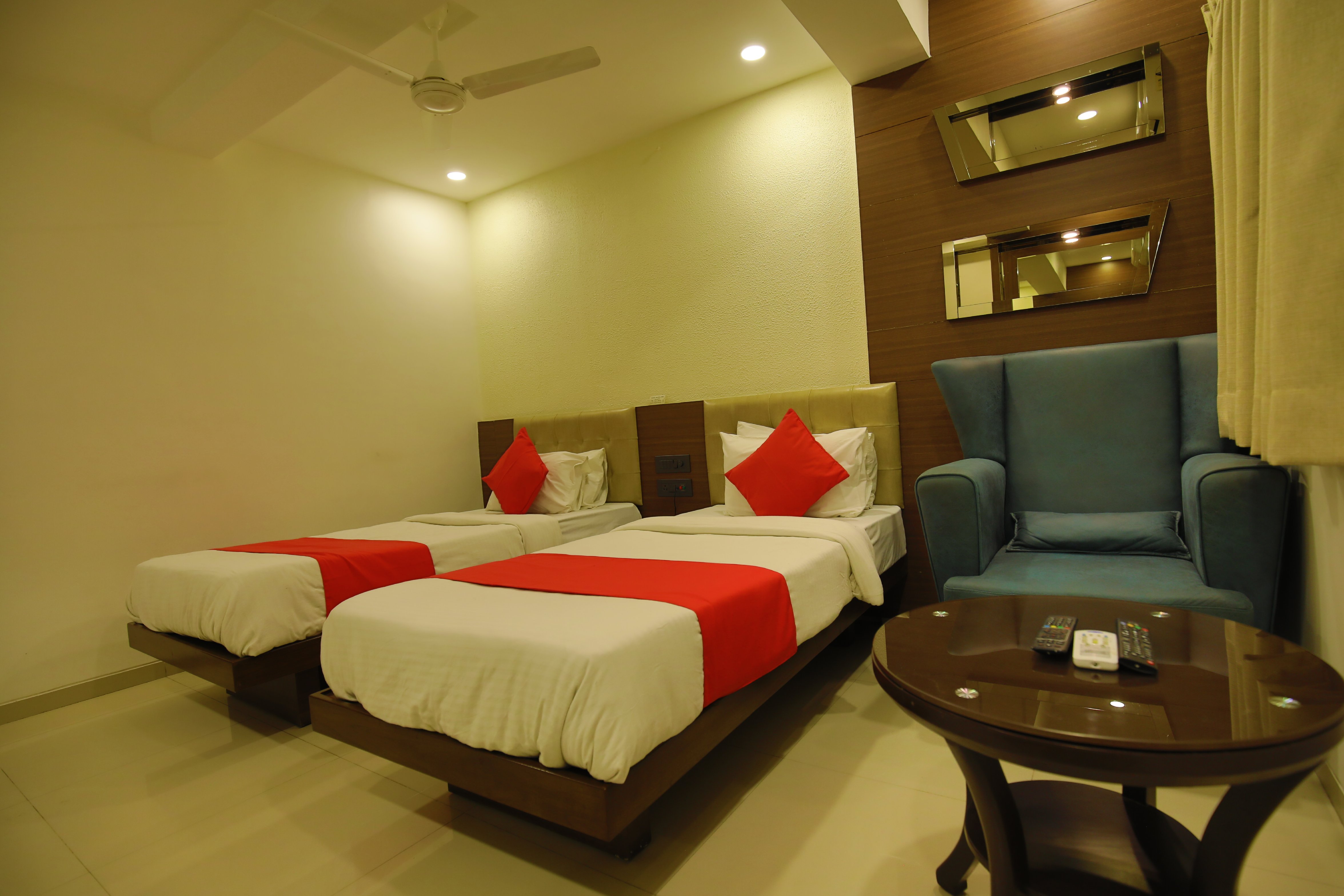 Hotel Akash - Near Surat Railway Station Room Type - Classic Room