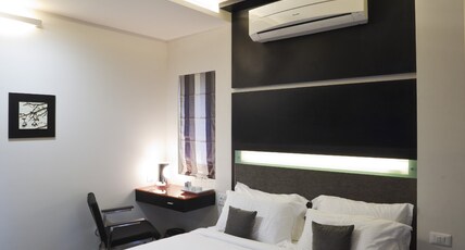 Skylark Business Hotel Room Type - Deluxe Room Non A/c