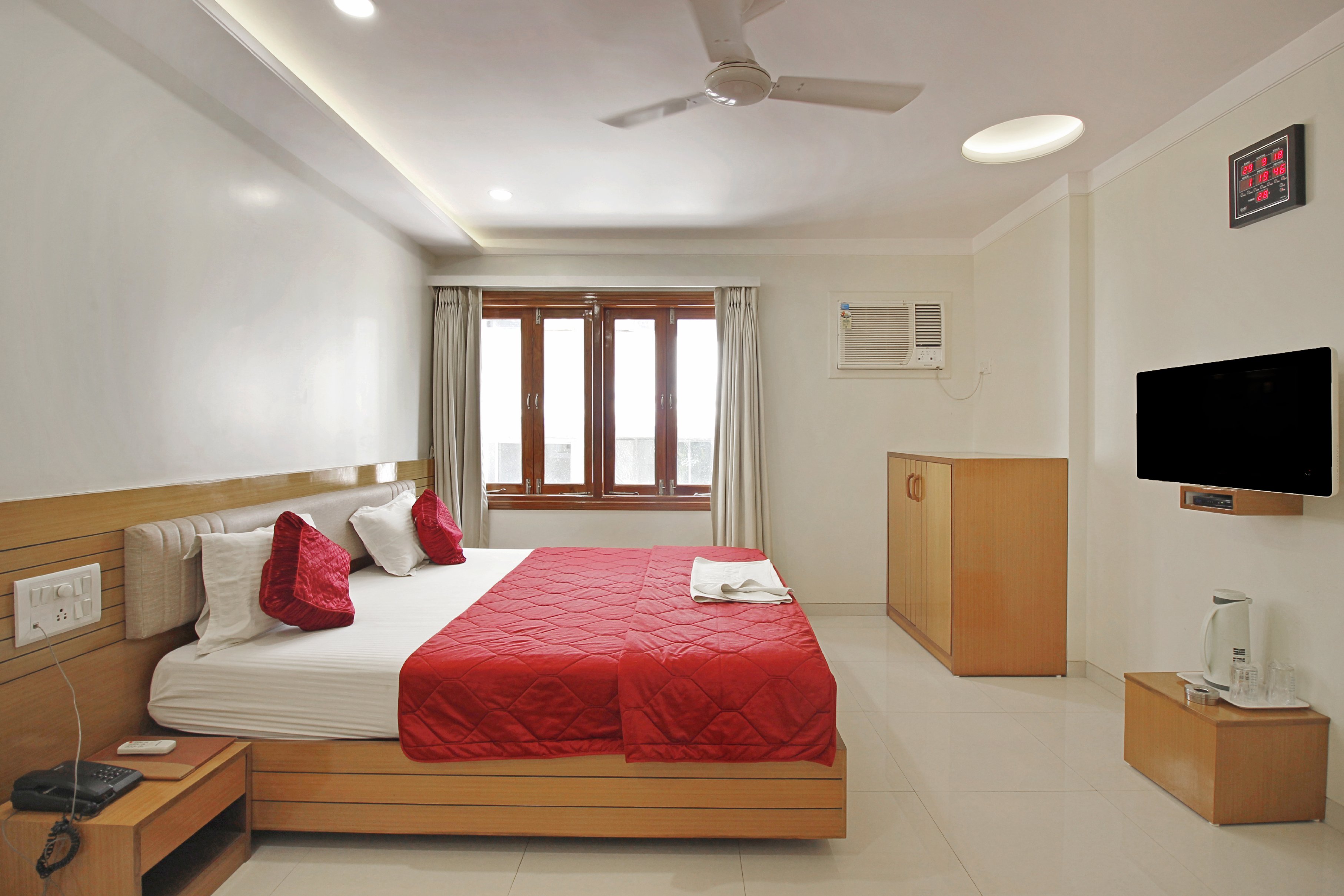 Hotel Sarita Room Type - Super Deluxe AC