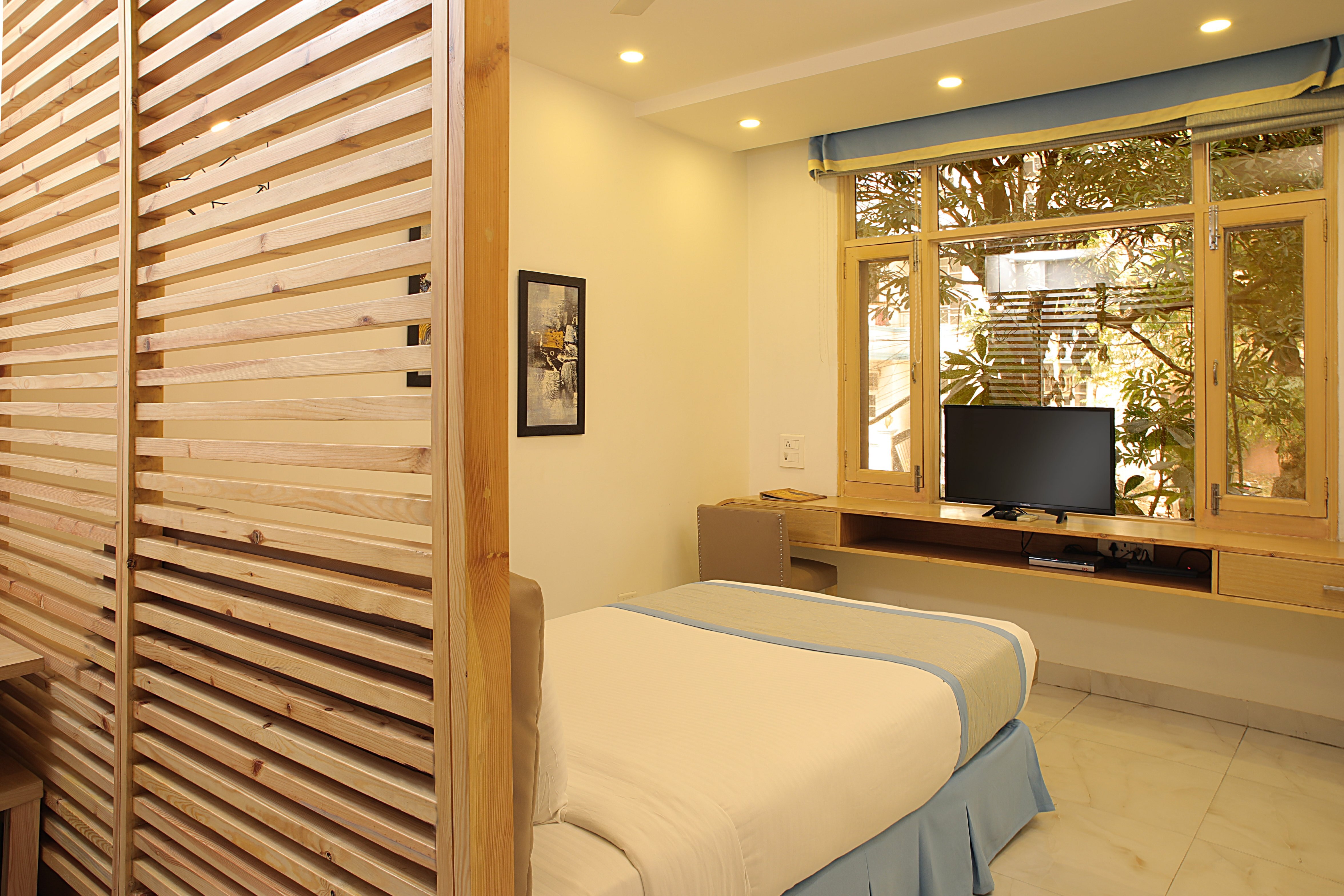 Ahuja Residency, Dlf Phase II - Tap to explore photos