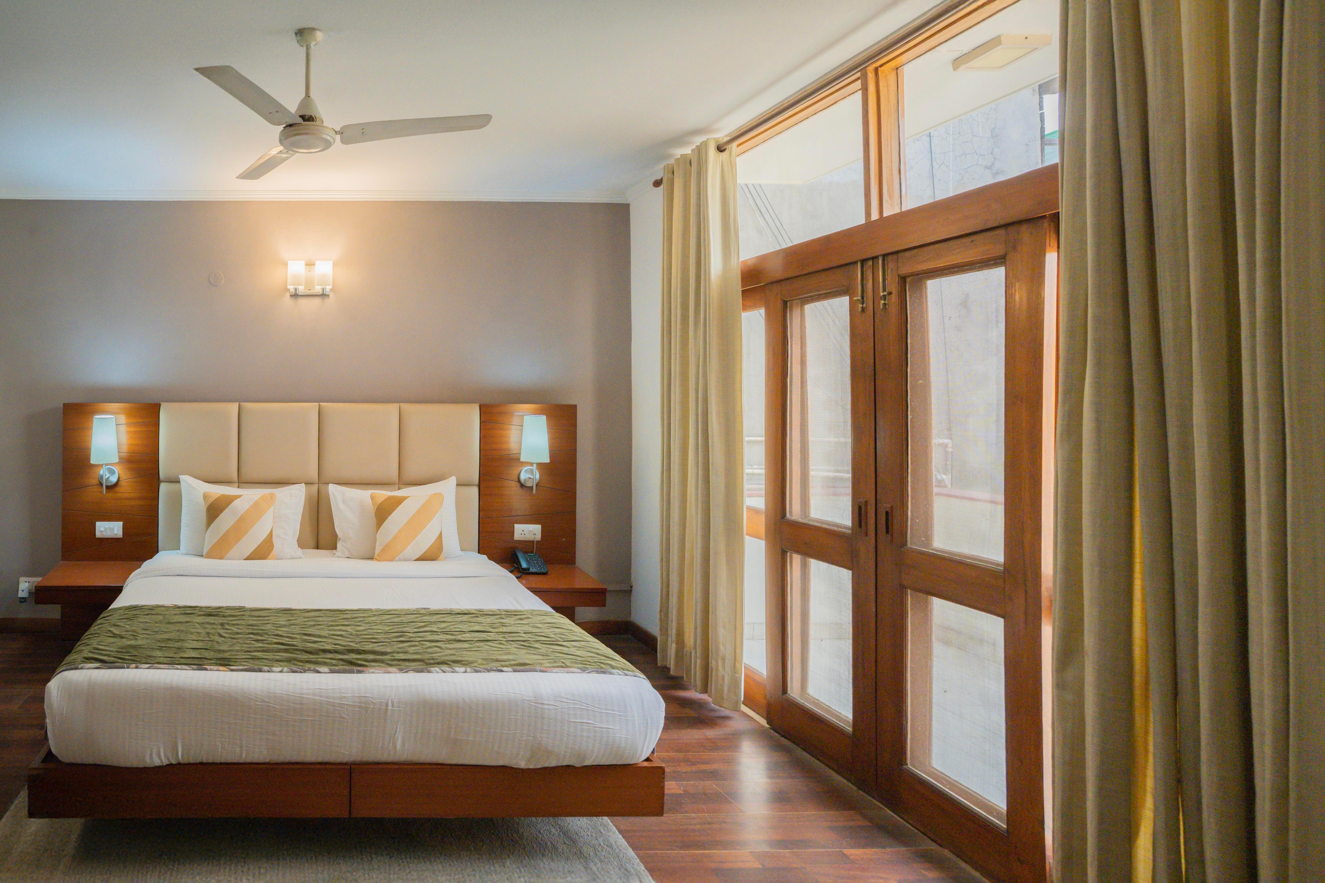 Ahuja Residency, Dlf Phase II - Tap to explore photos