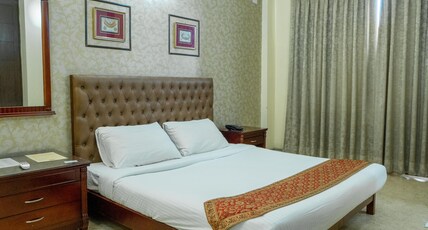 Enkay Residency V Block-Cyber City Room Type - Superior King Room with Balcony