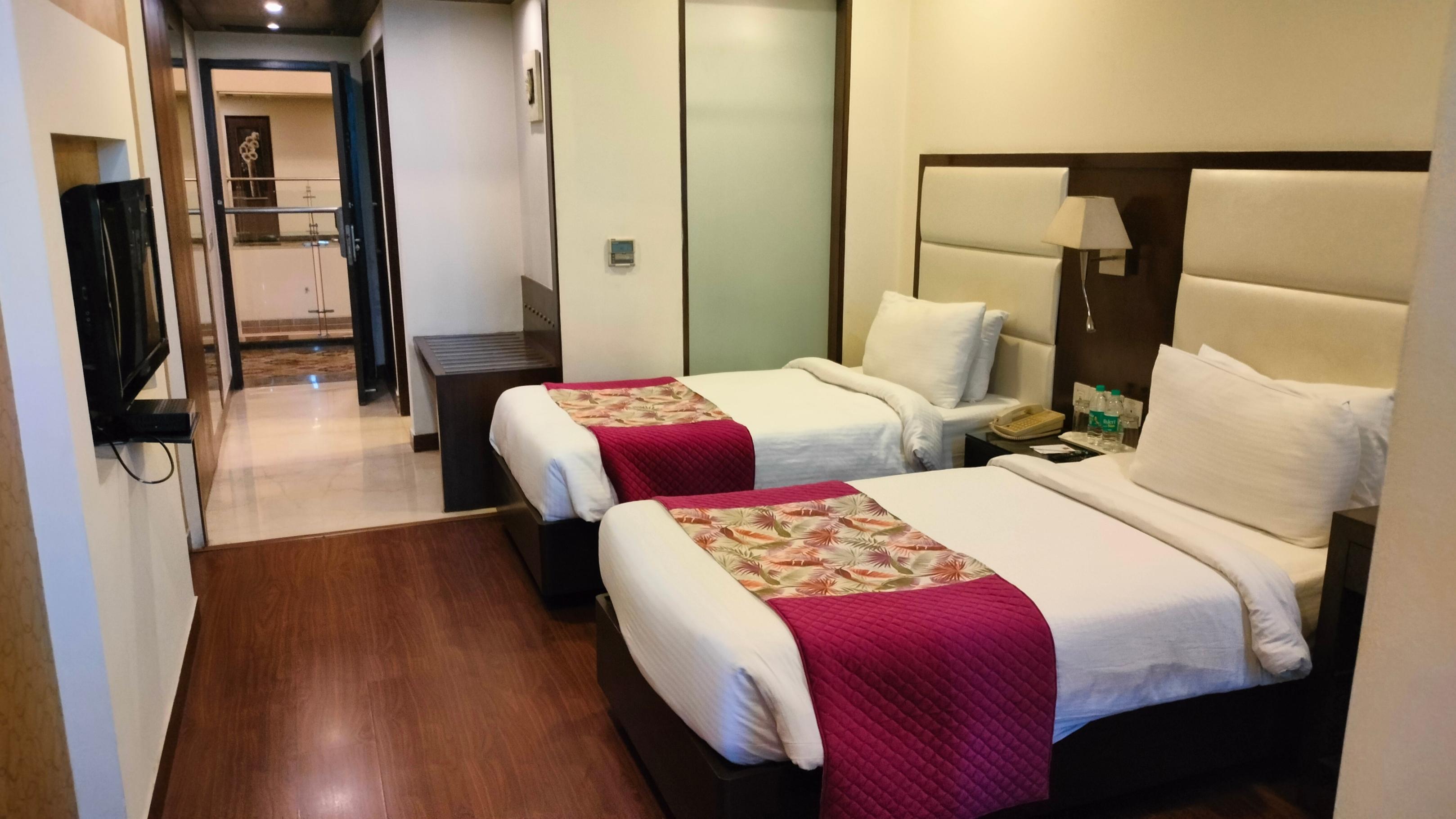 Hotel DS Clarks Inn Gurgaon - Tap to explore photos