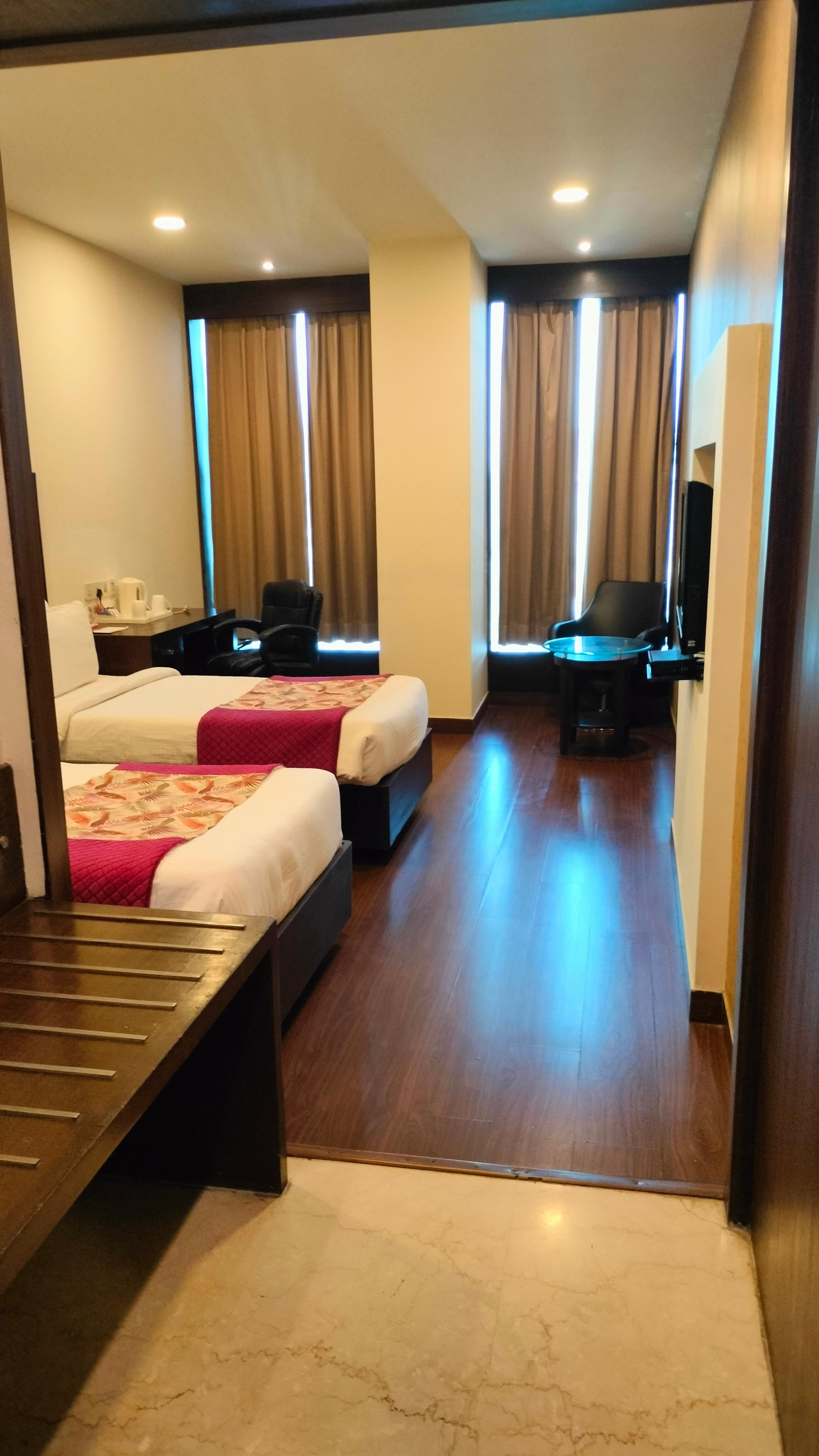 Hotel DS Clarks Inn Gurgaon - Tap to explore photos