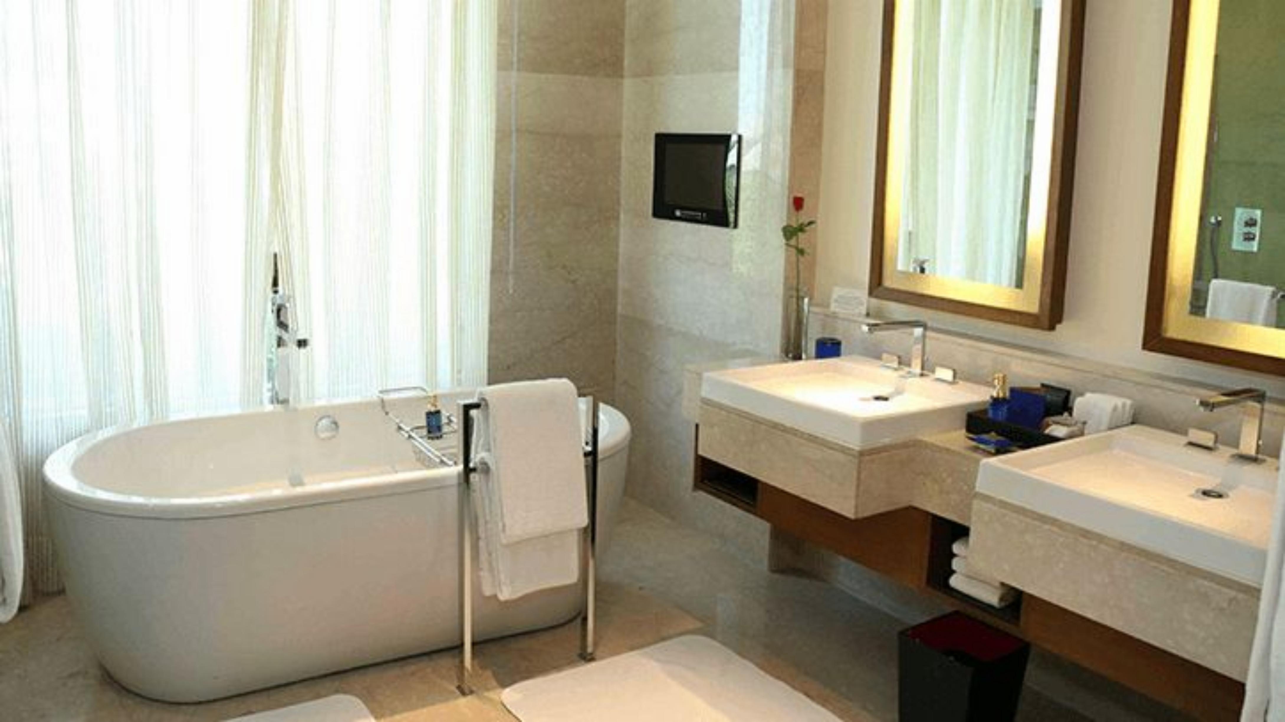The Oberoi Gurgaon - Tap to explore photos