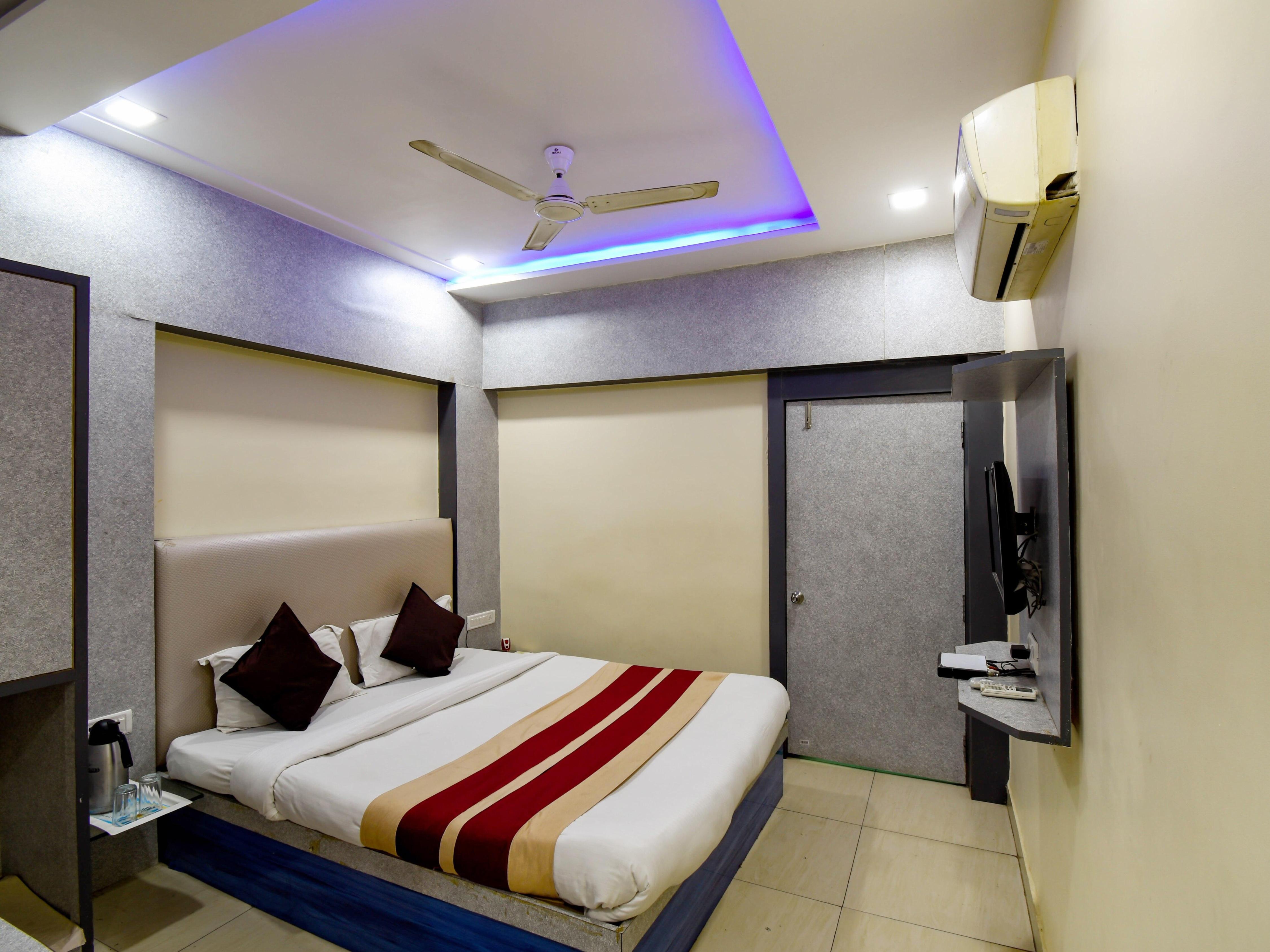 Hotel Samdariya inn - Tap to explore photos