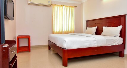 Hotel Queen Palace Room Type - Deluxe Queen Suite Room