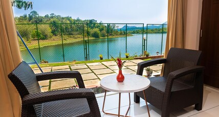 Karapuzha Village Resort Room Type - Waterfront Premium Pool Villa