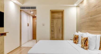 Lemon Tree Premier Delhi Airport Room Type - Deluxe Queen Room