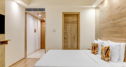 Lemon Tree Premier Delhi Airport Room Type - Deluxe Queen Room