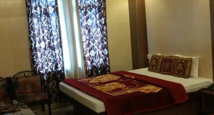 Hotel Golden Deluxe Room Type - Super Deluxe Four Bedded Room