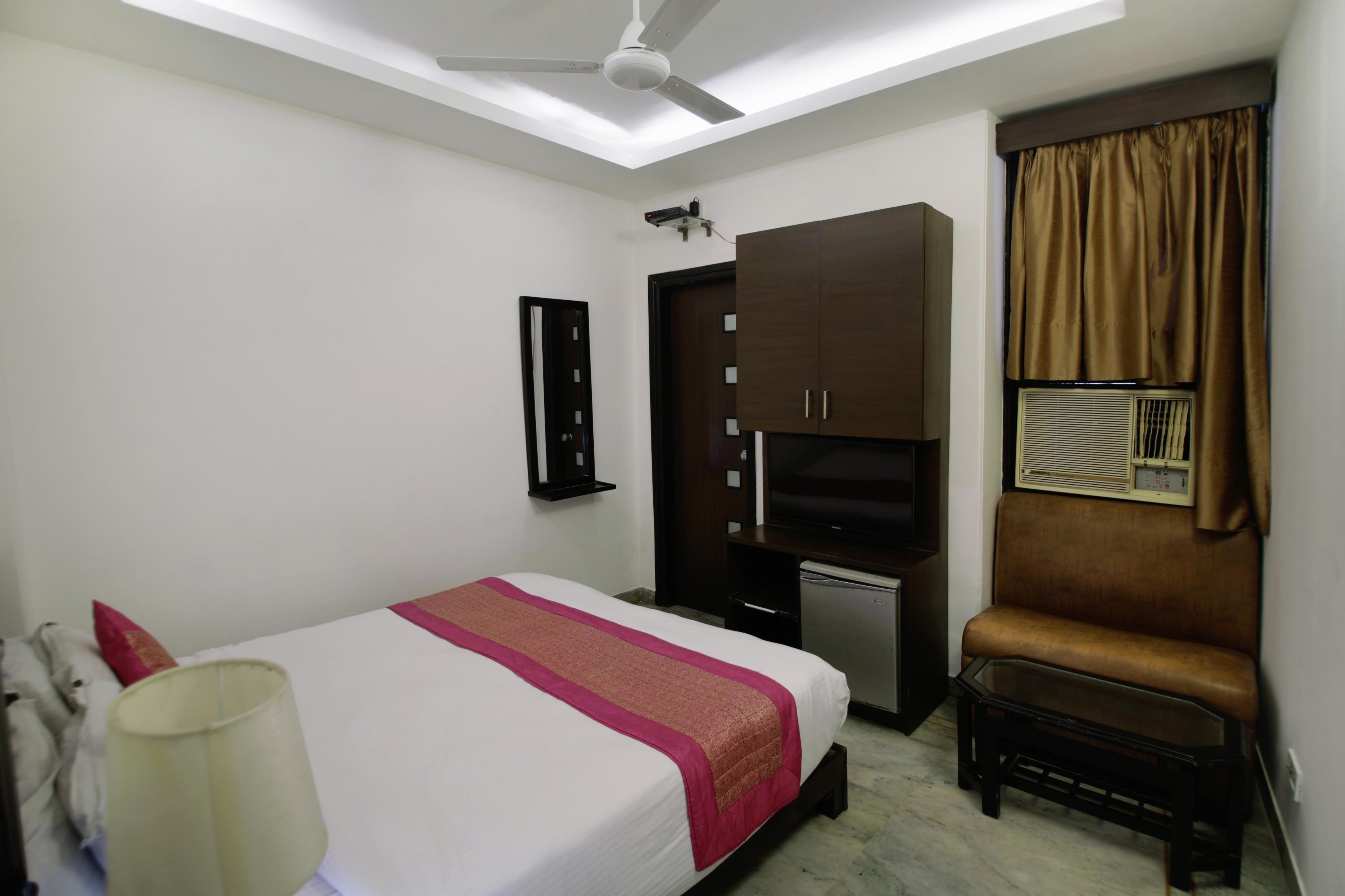 Hotel The R Blues Near Delhi IGI Airport - Tap to explore photos