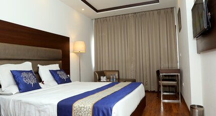 Hotel The R Blues Near Delhi IGI Airport Room Type - Luxury Room Hotel The R Blues Near Delhi IGI Airport Room Type - Luxury Room