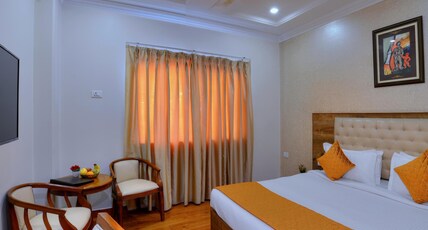 Wingston A TreeHouse Hotel, Mathura Room Type - Deluxe room with King Bed