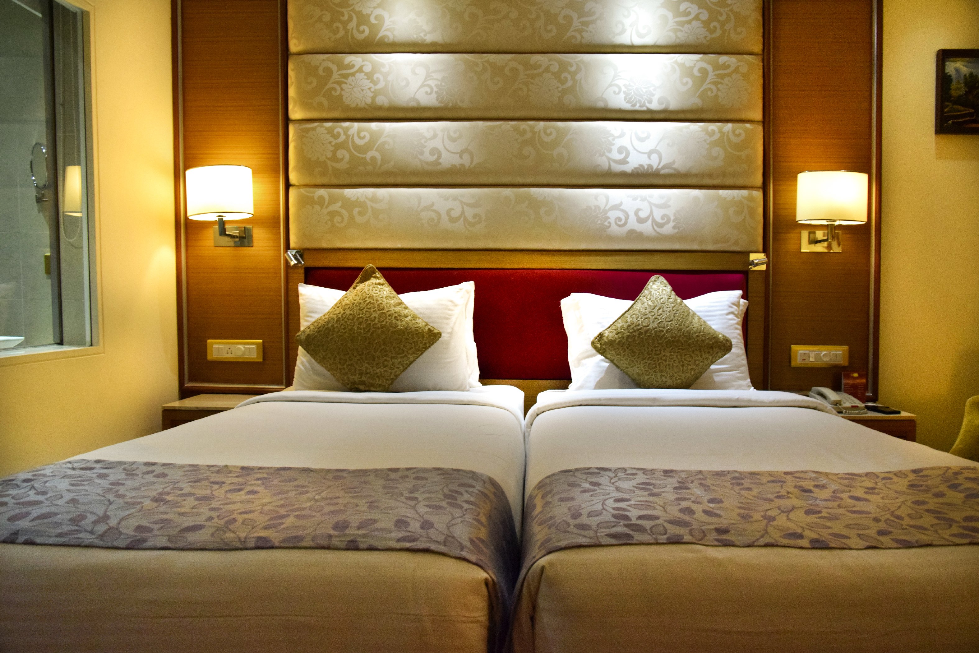 De Sovrani - Tap to explore photos