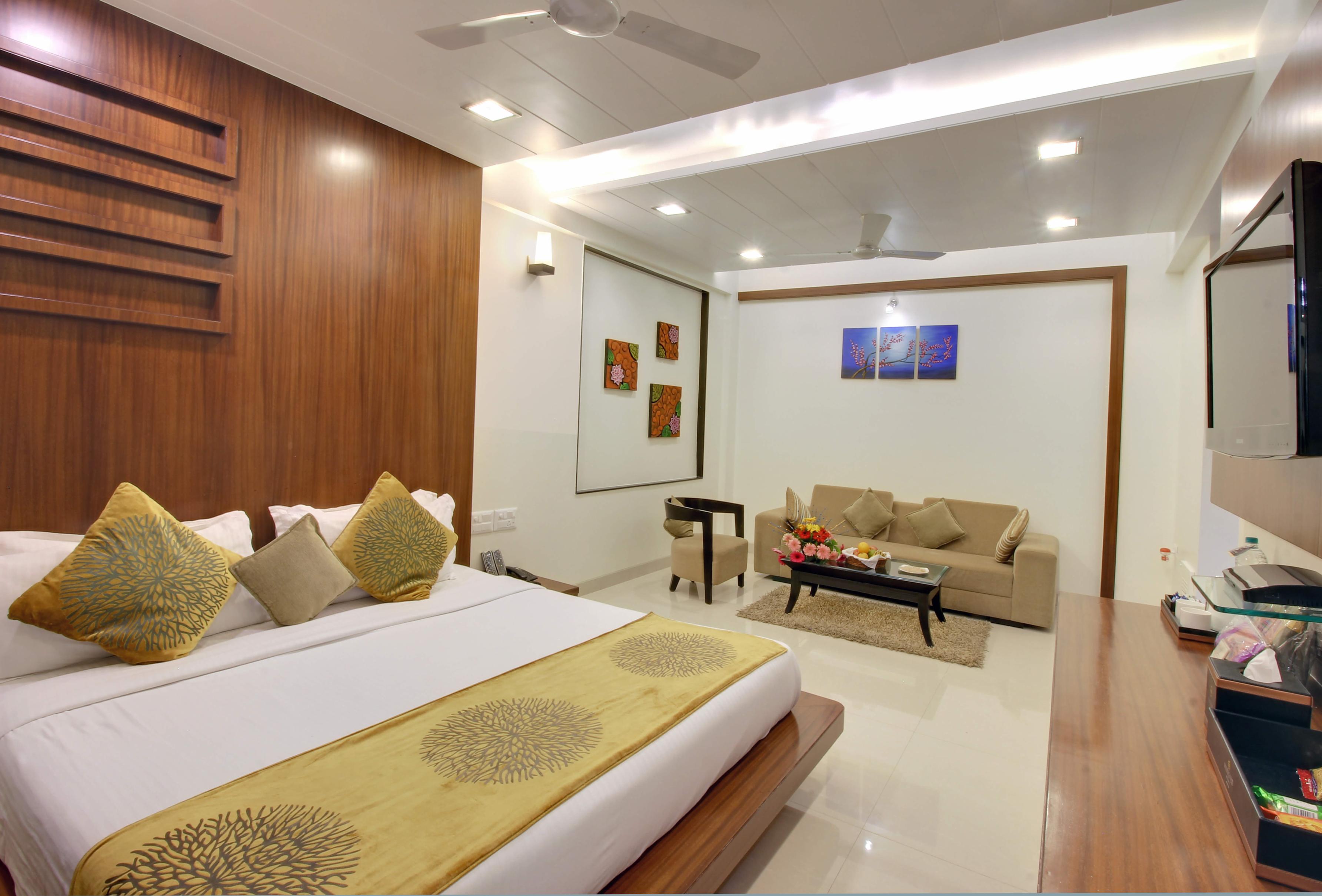 MARIGOLD-Newly Renovated Hotel. Room Type - Superior Deluxe Room (Old Wings) - Complimentary Shuttle Pickup and Drop to Sai Baba Temple (Gate 2)