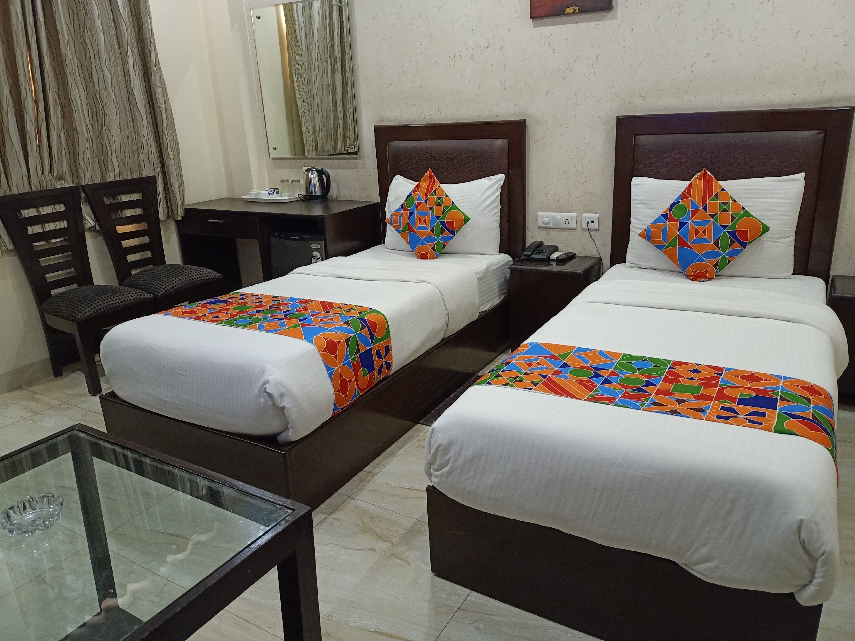 Hotel Kingston - Tap to explore photos